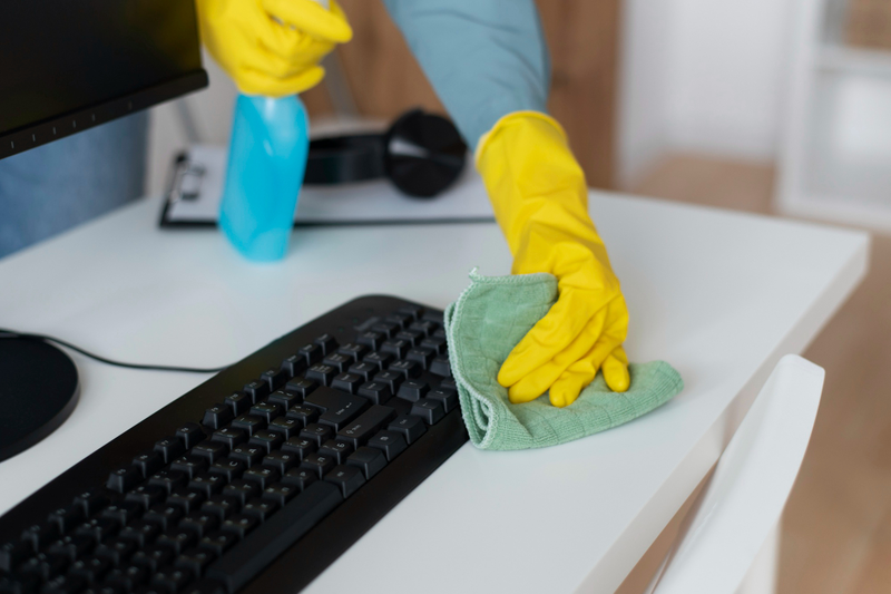 Persona Que Encarga Limpieza Oficinas